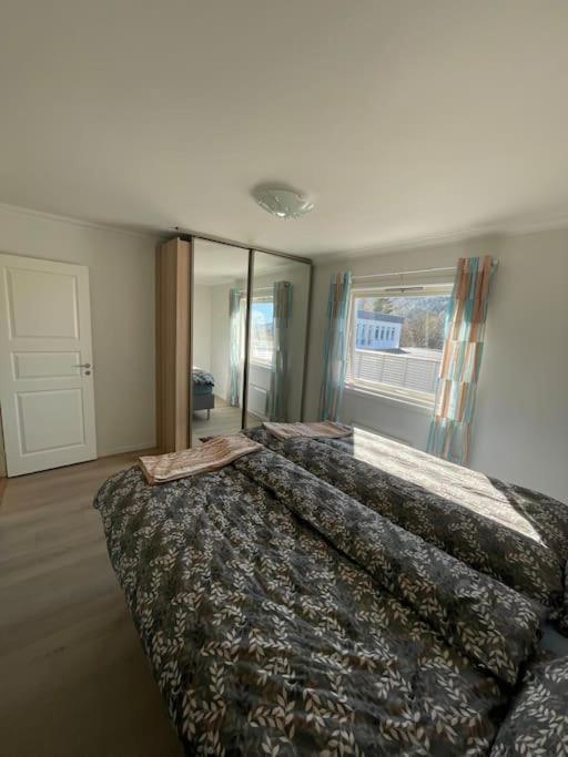 Lovely 2 Bedroom Apartmen With Free Parking Берген Екстериор снимка