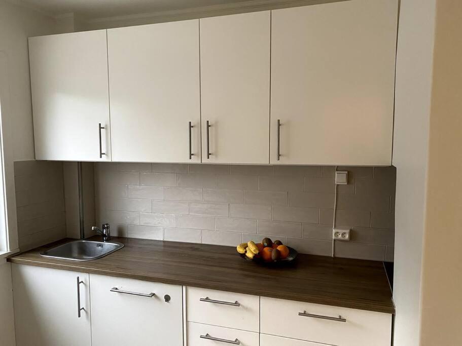 Lovely 2 Bedroom Apartmen With Free Parking Берген Екстериор снимка